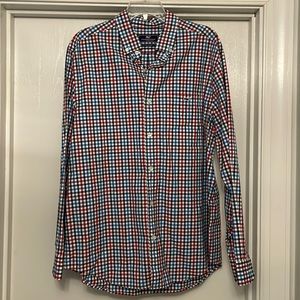 Men’s gingham vineyard vines button down shirt